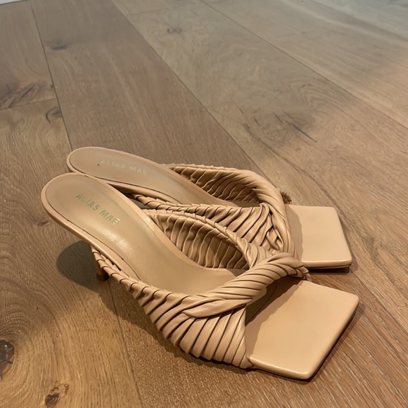 Alias Mae Lew Heel in Natural / Nude Leather - Picture 4 of 9